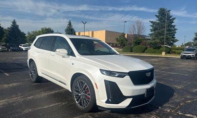 2024 Cadillac XT6 Sport