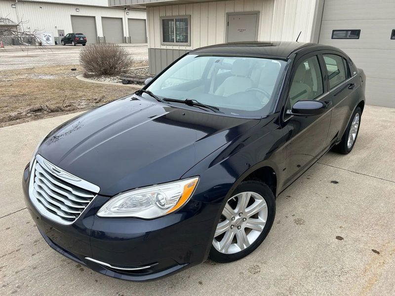 2012 Chrysler 200 — a typically priced live listing