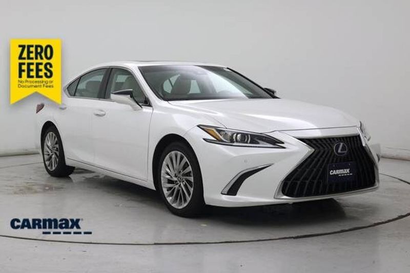 2022 Lexus ES — a typically priced live listing