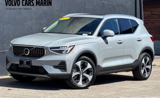 2026 Volvo XC40 Plus Dark