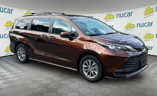 2024 Toyota Sienna LE