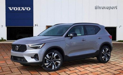 2026 Volvo XC40 Plus Dark
