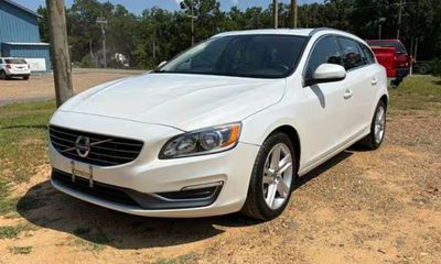 2015 Volvo V60 Premier NON R