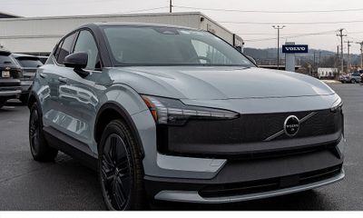 2026 Volvo EX30 CC Ultra