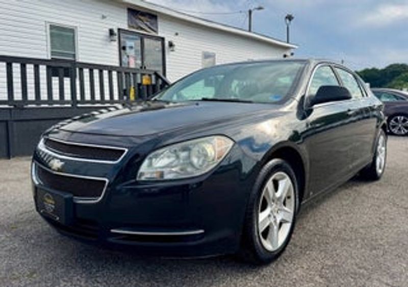 2009 Chevrolet Malibu — a typically priced live listing