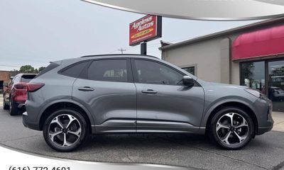 2023 Ford Escape ST Line Elite
