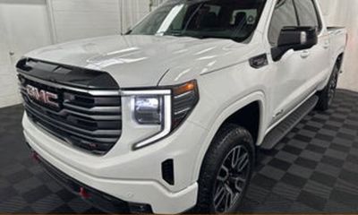 2023 GMC Sierra AT4
