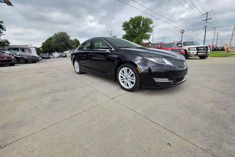2013 Lincoln MKZ — a typically priced live listing