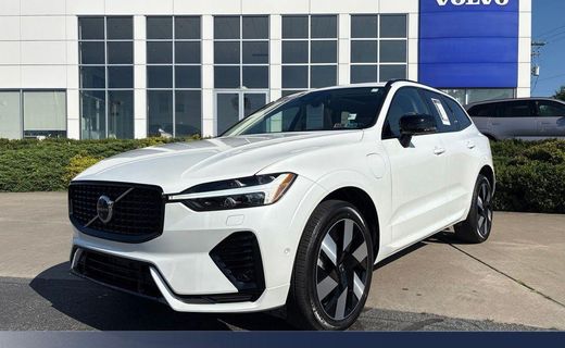 2025 Volvo XC60 Plus Dark