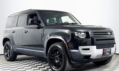 2023 Land Rover Defender 110 SE