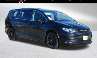 2024 Chrysler Voyager LX