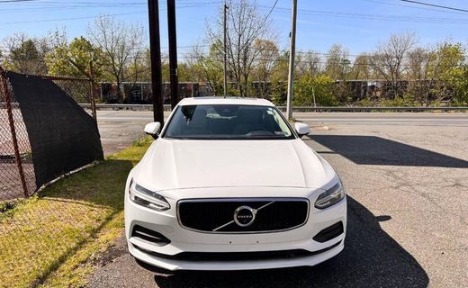 2018 Volvo S90 Momentum