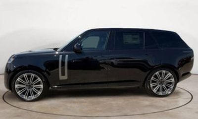 2026 Land Rover Range SE