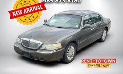 2003 Lincoln Town CAR Signature