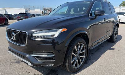 2017 Volvo XC90 Momentum