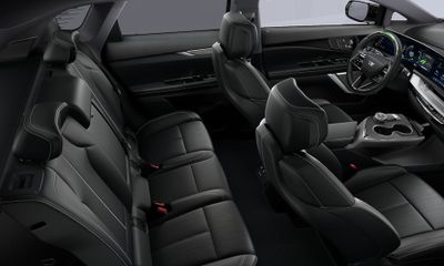 2025 Cadillac Optiq Luxury 2