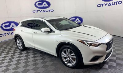 2017 Infiniti QX30 Luxury