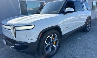 2024 Rivian R1S Adventure