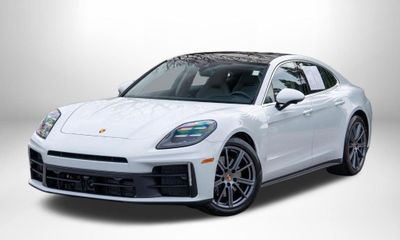 2025 Porsche Panamera 4