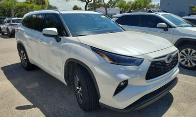 2021 Toyota Highlander XLE NAV
