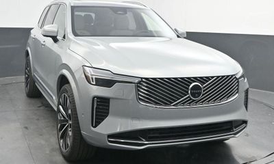 2026 Volvo XC90 Plus Bright