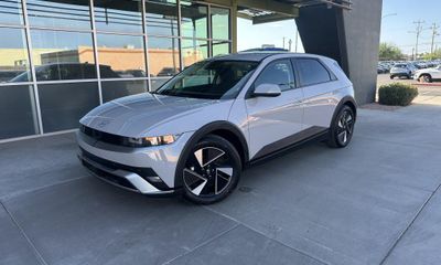 2025 Hyundai Ioniq 5 SE