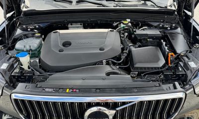 2023 Volvo XC40 Plus Bright
