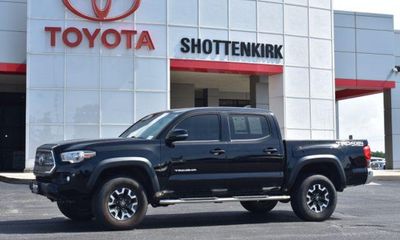 2017 Toyota Tacoma SR SR5 TRD