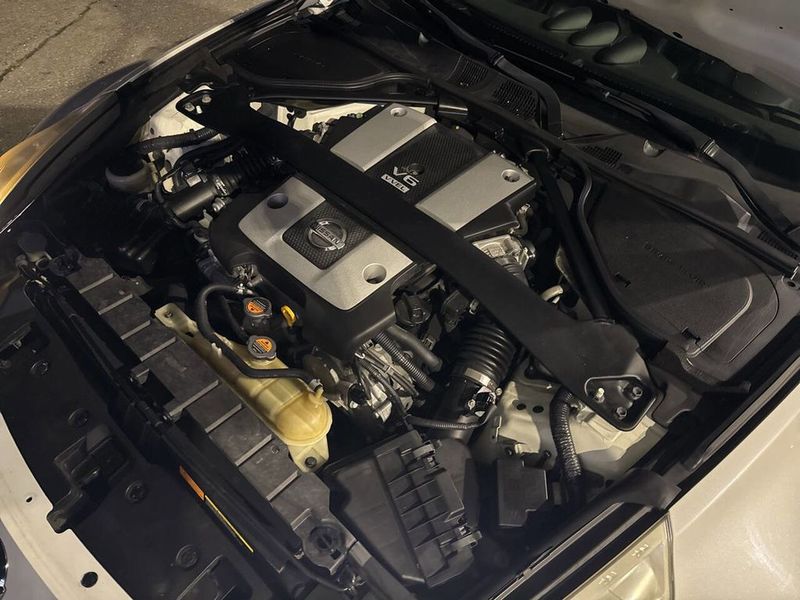 2013 Nissan 370Z — a typically priced live listing