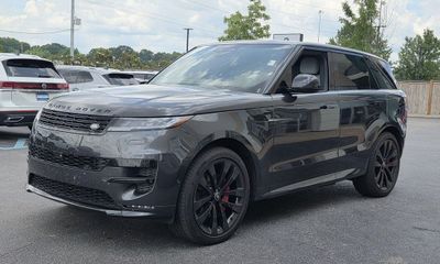 2025 Land Rover Range Sport P460E Dynamic SE