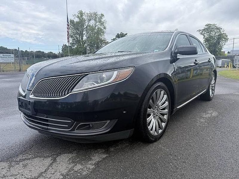 2016 Lincoln MKS — a typically priced live listing