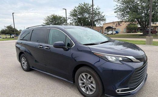 2024 Toyota Sienna XLE