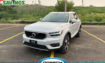 2022 Volvo XC40 Momentum Excl S60
