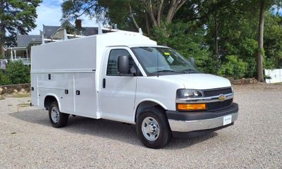 2025 Chevrolet Express 3500 Cutaway 139