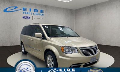 2011 Chrysler Town AND Country Touring