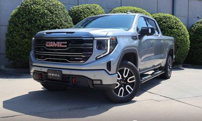 2023 GMC Sierra AT4