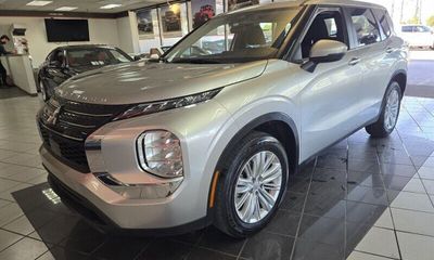 2024 Mitsubishi Outlander ES