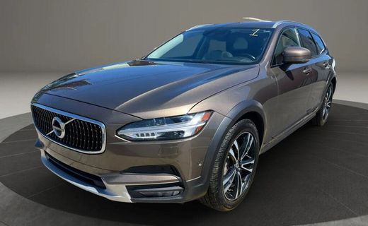 2018 Volvo V90CC Momentum