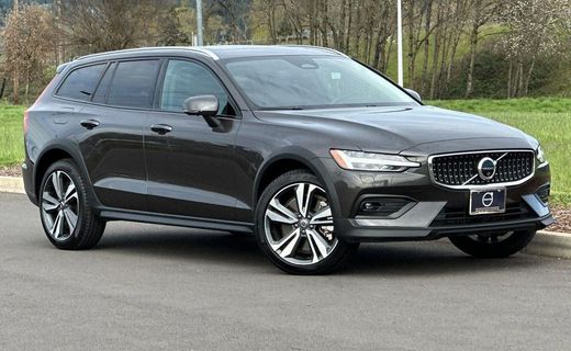2025 Volvo V60CC Plus