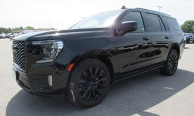 2023 GMC Yukon SLT