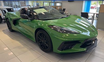 2027 Chevrolet Corvette Stingray W 2LT
