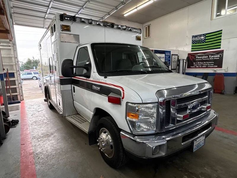 2008 Ford E-450 — a typically priced live listing