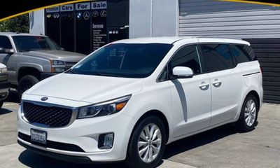 2016 Kia Sedona EX Middle Level