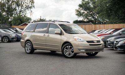 2004 Toyota Sienna XLE