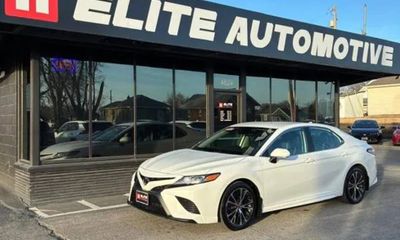 2020 Toyota Camry SE