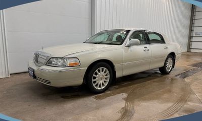 2006 Lincoln Town CAR Signature