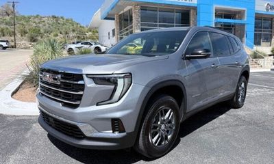 2025 GMC Acadia Elevation