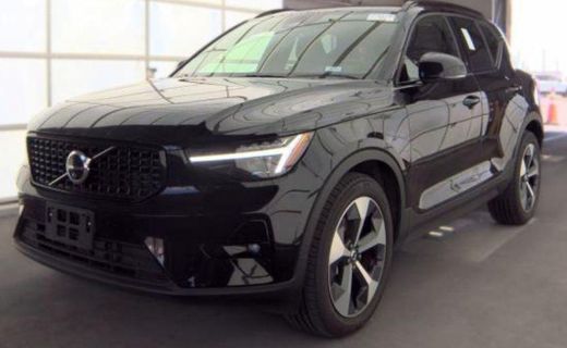 2026 Volvo XC40 Plus Dark