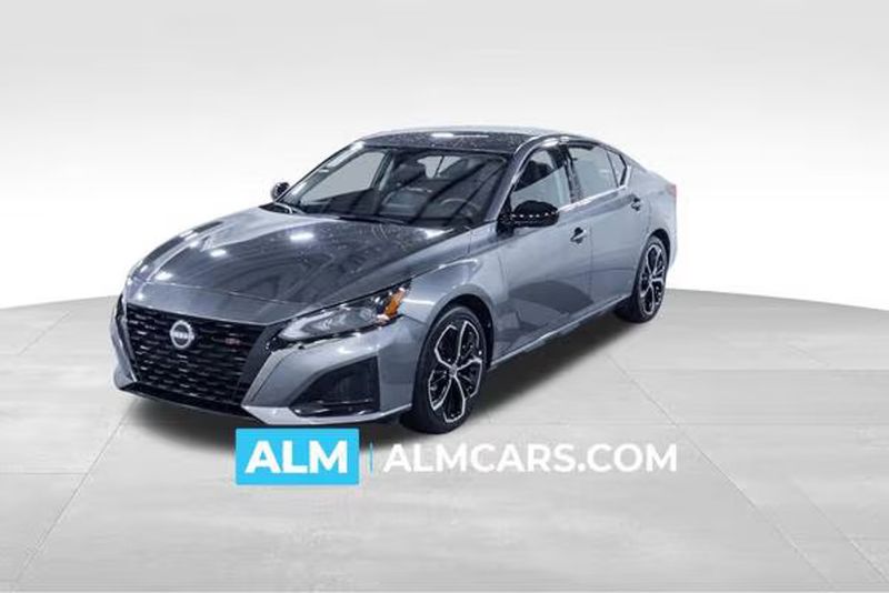 2025 Nissan Altima — a typically priced live listing