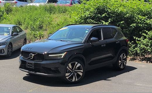 2023 Volvo XC40 Plus Dark